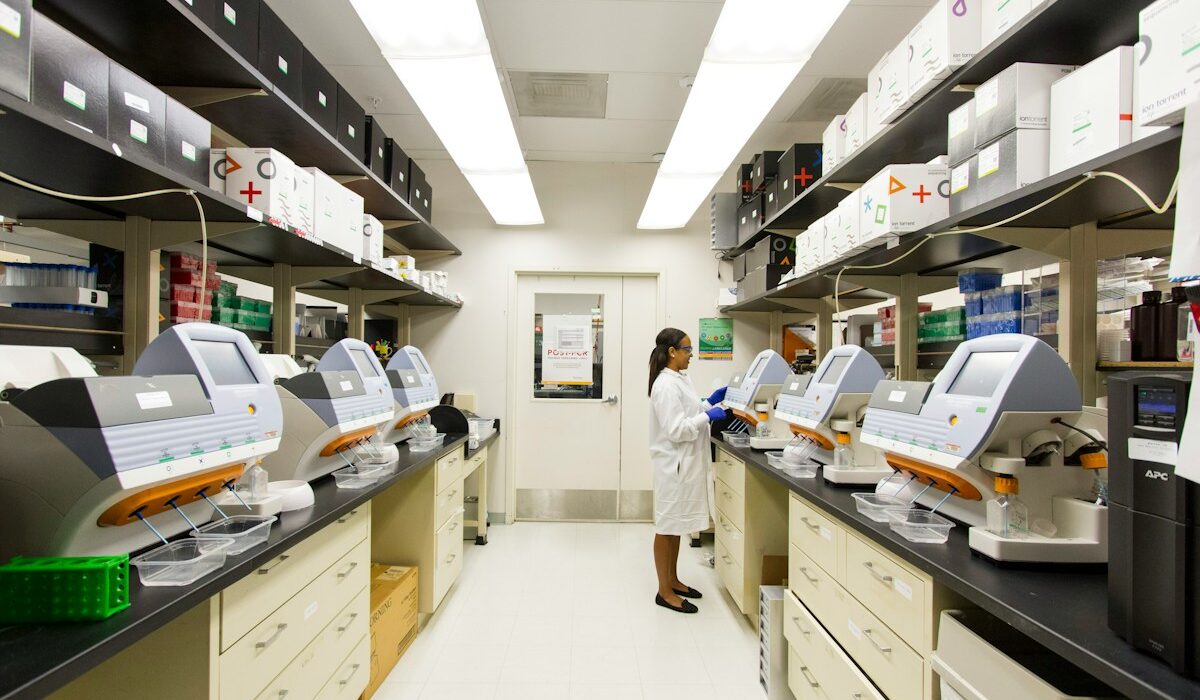 Abbott sales growth supported by diagnostics laboratory technology