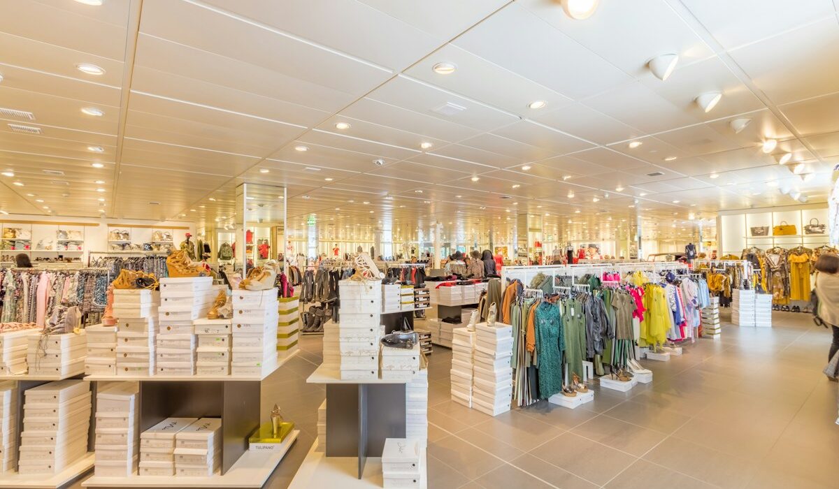 Retail storefront representing Agree Realty net lease property investments