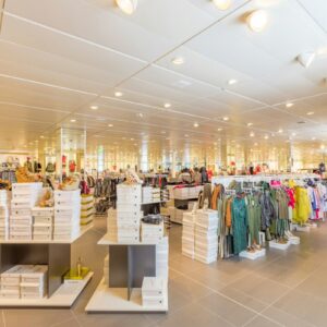 Retail storefront representing Agree Realty net lease property investments