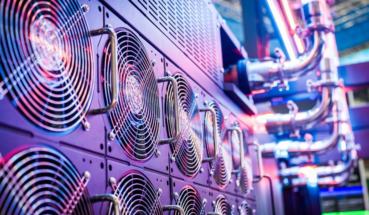 APLD stock analysis featuring AI data center server cooling equipment