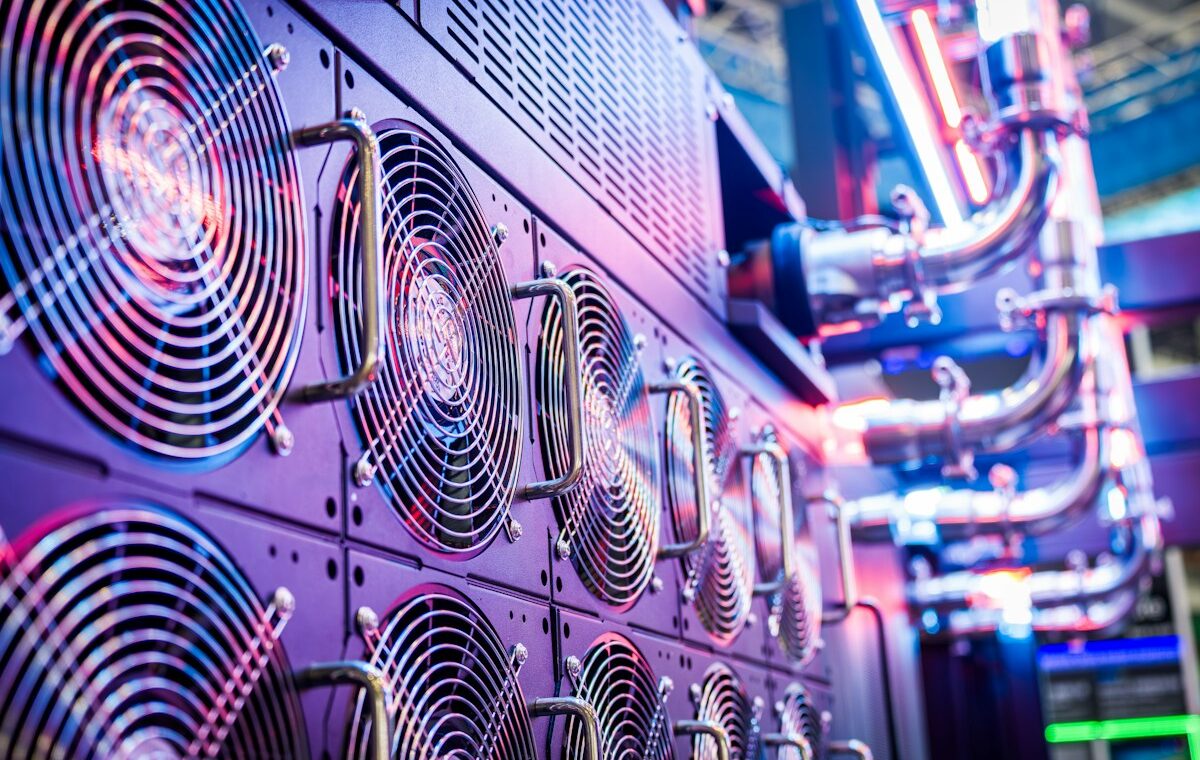 APLD stock analysis featuring AI data center server cooling equipment