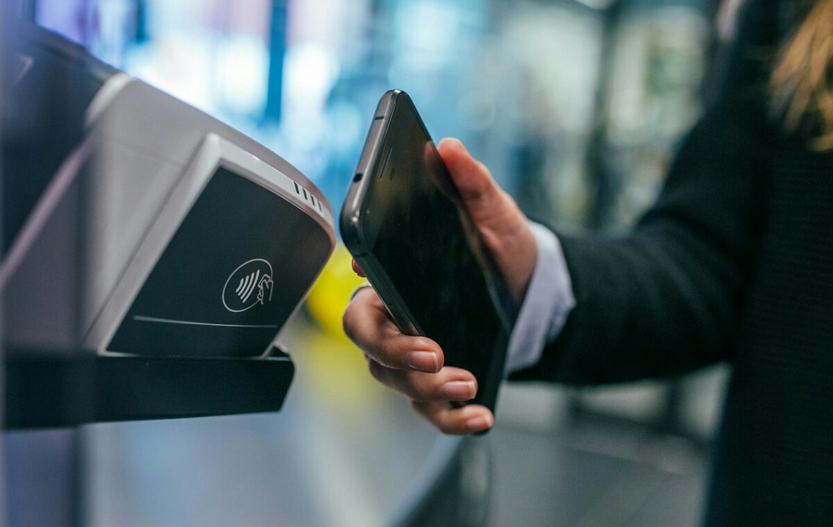Smartphone contactless payment at a terminal illustrating Australia Apple Pay review