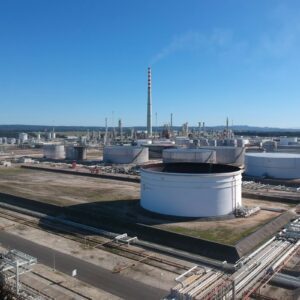 Industrial refinery complex illustrating Dangote Refinery IPO access for Kenyan investors