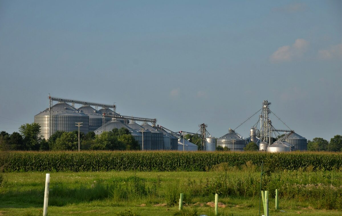 Ethanol facility and grain silos representing Gevo carbon revenue operations