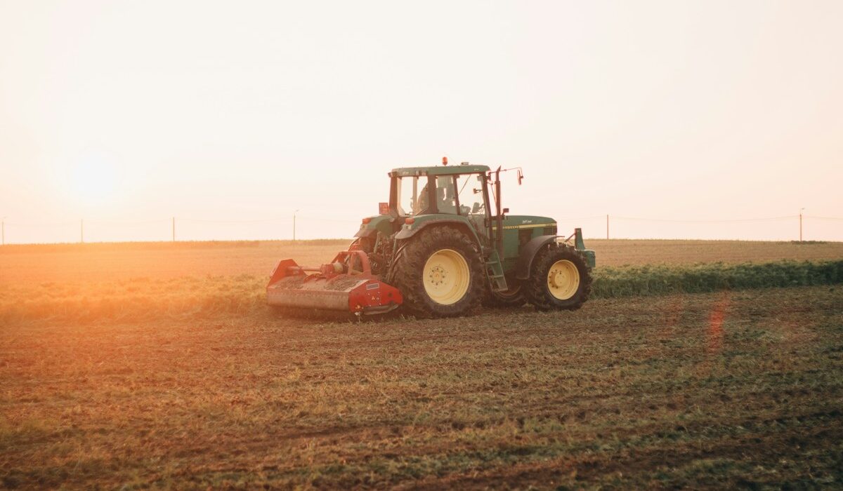 Agricultural tractor representing the FTC USDA farm equipment inquiry