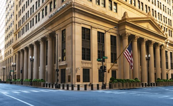 Federal Reserve Bank building illustrating the Fed interest-rate decision