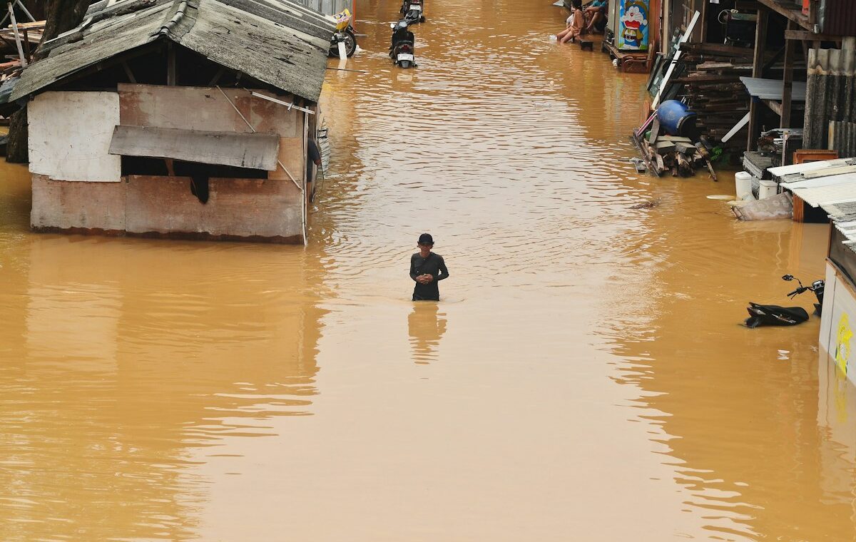Flooded neighborhood illustrating physical climate risks considered by European bank supervisors