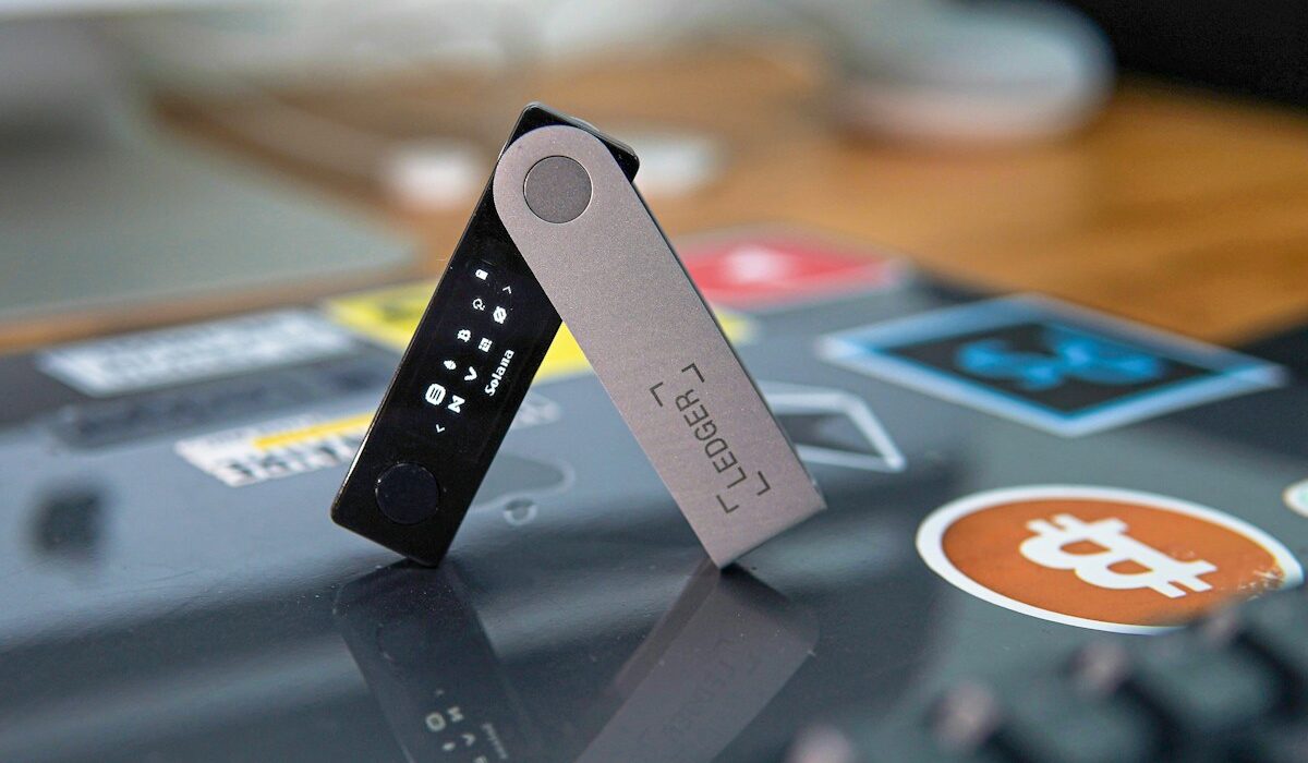 Ledger hardware wallet at the center of the CryptoBilis investigation
