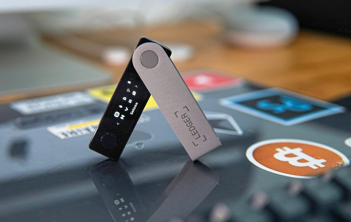 Ledger hardware wallet at the center of the CryptoBilis investigation