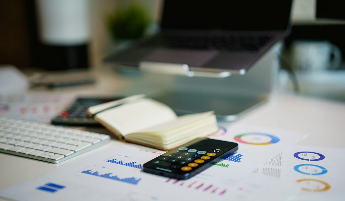 Financial reports and calculator illustrating M&T Bank quarterly earnings