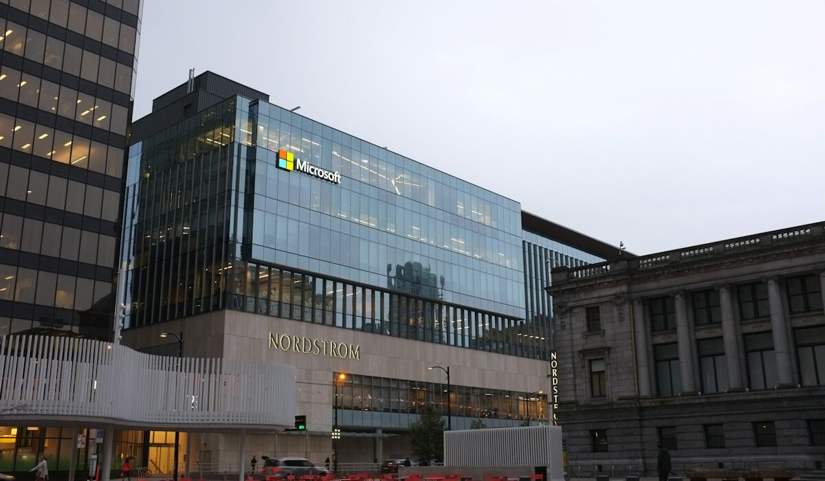 Microsoft office building illustrating Azure growth and quarterly earnings