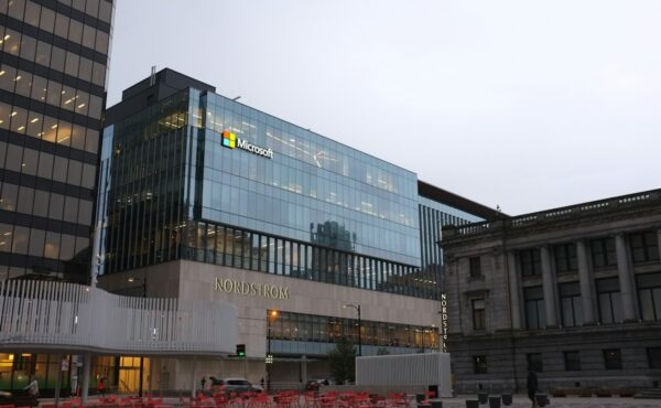Microsoft office building illustrating Azure growth and quarterly earnings