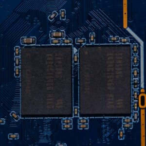 Close-up of semiconductor chips illustrating Samsung quarterly earnings