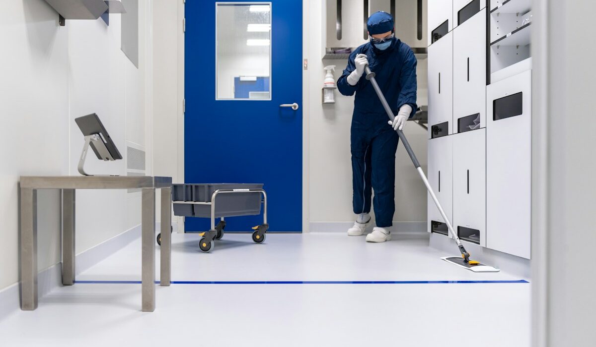 Semiconductor cleanroom representing TSMC Q3 earnings and 2nm chip production