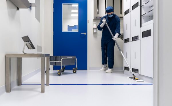 Semiconductor cleanroom representing TSMC Q3 earnings and 2nm chip production