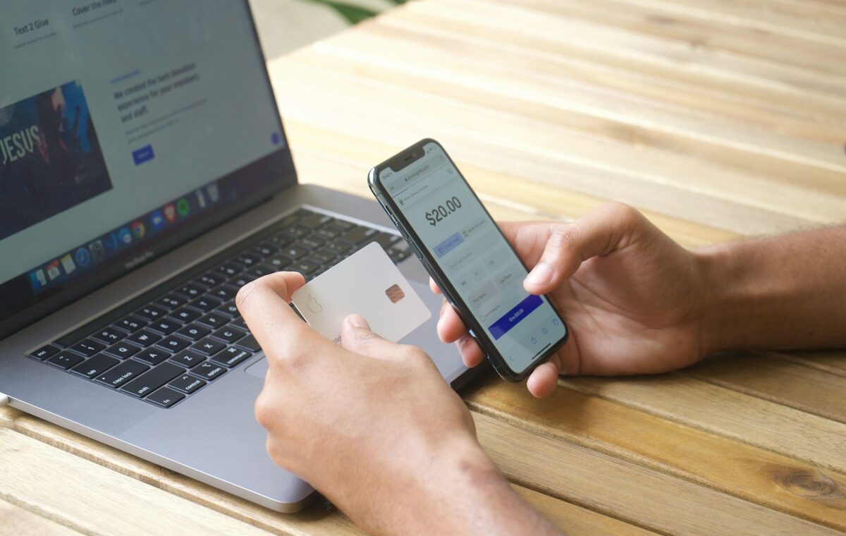 Mobile card payment illustrating Visa Direct USDC prefunding