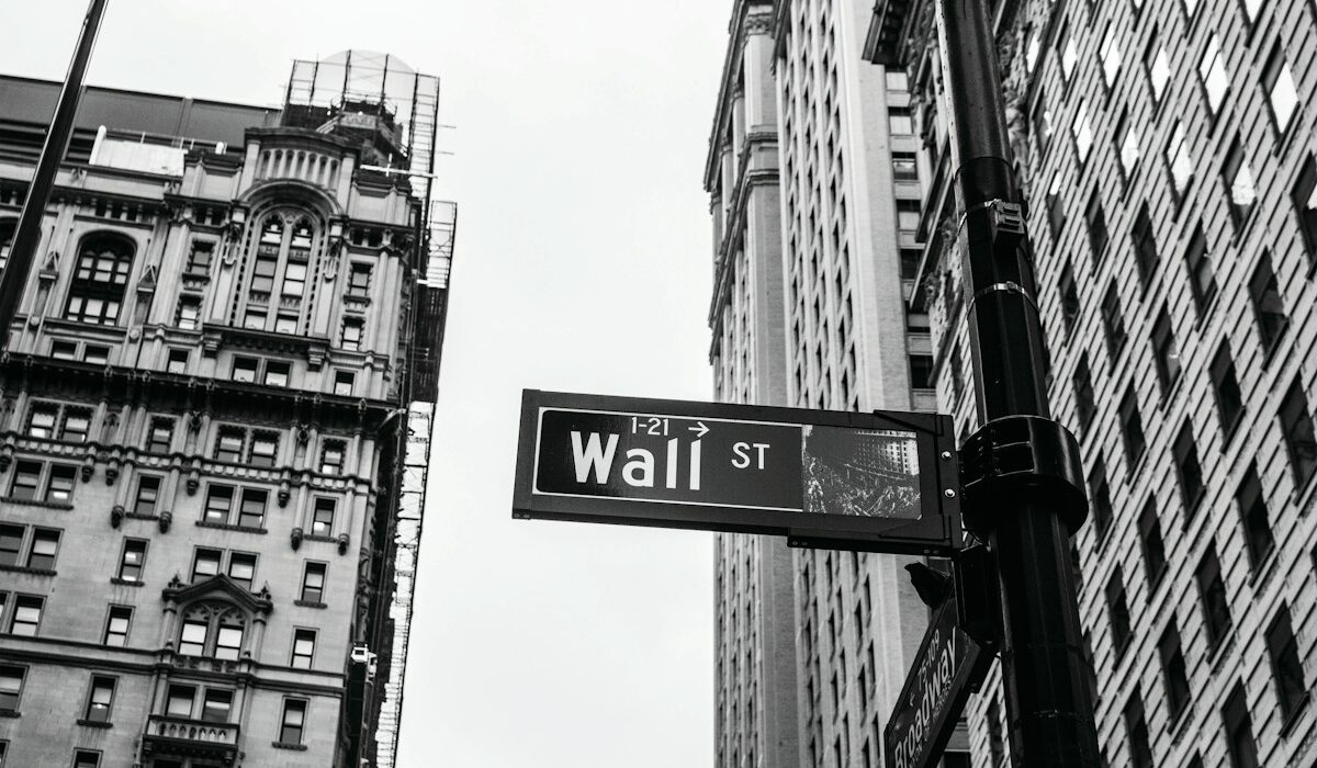 Wall Street sign representing U.S. bank stocks before third-quarter earnings