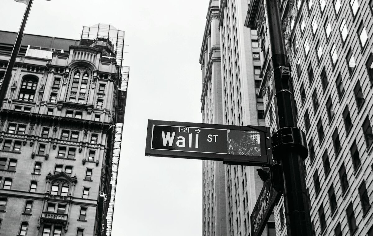 Wall Street sign representing U.S. bank stocks before third-quarter earnings