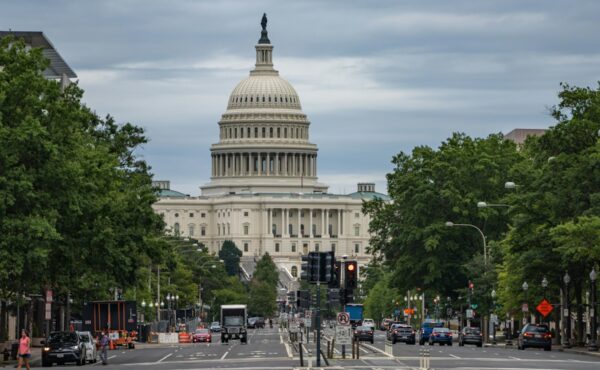 Washington government building illustrating the CFTC 24/7 trading roundtable