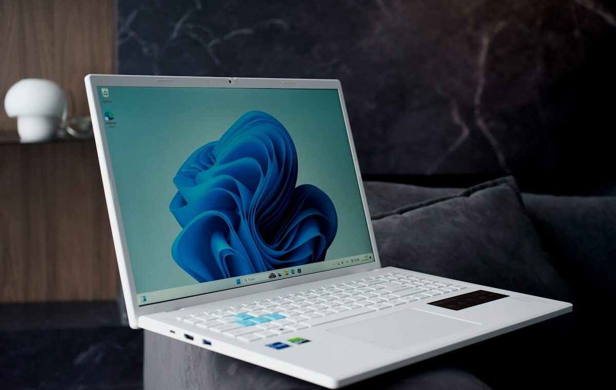 Windows laptop representing the October 2026 Windows 11 performance update